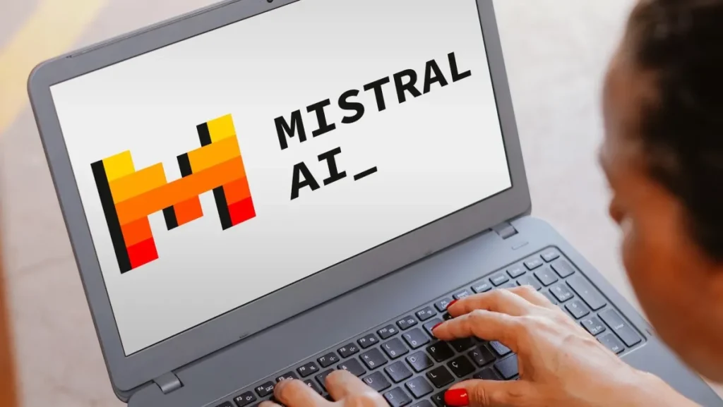 Mistral ra mắt Codestral, mô hình Generative AI cho Code đầu tiên